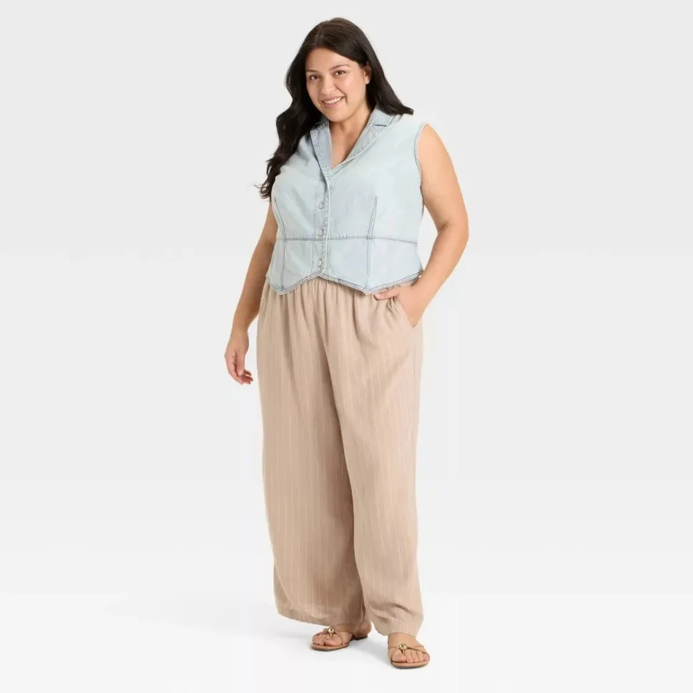 NWT Light Wash Button Down Denim Vest 1X - Picture 3 of 4